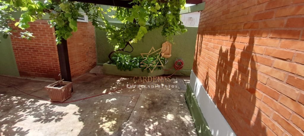 ALUGA-SE CASA COMERCIAL – LOC 115